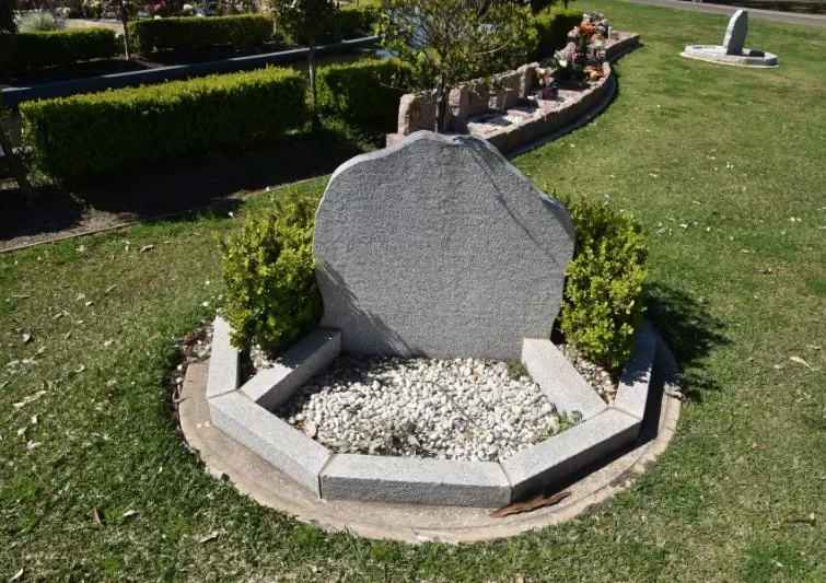 Globe Memorial - Beginnings